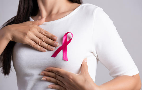 سرطان الثدي: علاج جديد يمنع انتشار المرض إلى أعضاء أخرى