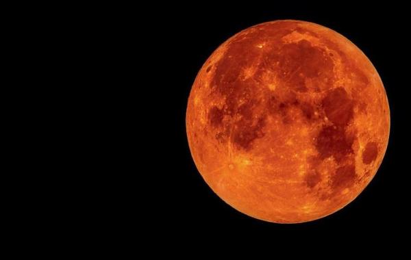 خسوف القمر..أول ظاهرة فلكية سيشهدها عام 2020