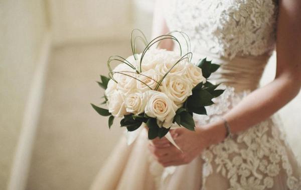 عروس تفرض رسوم على المدعوين لدخول حفل زفافها