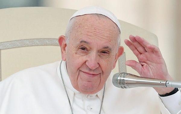 بابا الفاتيكان فرنسيس غير مصاب بفيروس "كورونا"