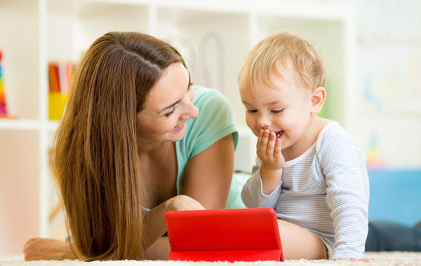 تطبيقات إلكترونية لتعليم الأطفال في البيت