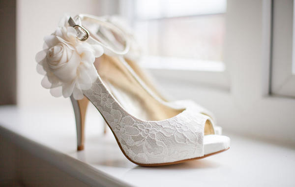 أجمل أحذية زفاف مفتوحة لعروس الصيف