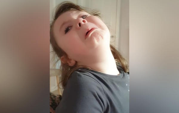 فيديو لطفلة بريطانية تبكي بعد إغلاق المطاعم يجتاح مواقع التواصل الاجتماعي