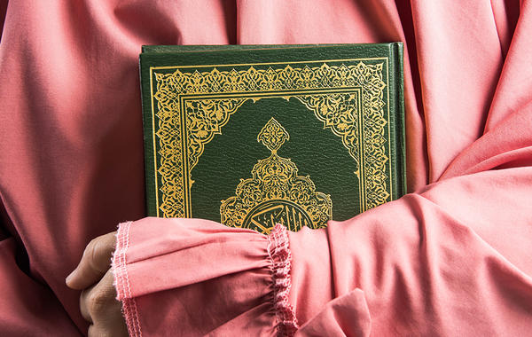 حكم قراءة القرآن للحائض في رمضان
