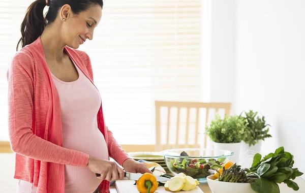 تغذية الحامل في الشهر الأول