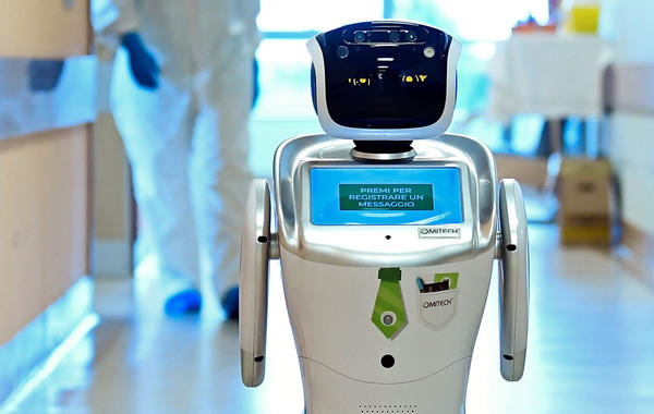 روبوتات ذكية تتفحص المرضى وتساعد الشرطة