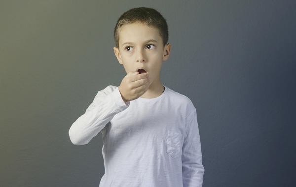 أسباب رائحة الفم الكريهة عند الرضع والأطفال