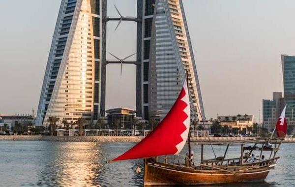 البحرين تخفض مدة عزل المسافرين والمخالطين إلى 10 بدلاً من 14 يوم