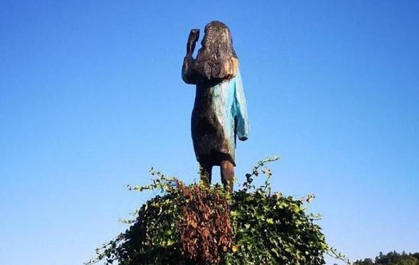 تمثال السيدة الأولى في أمريكا يتعرض للإحراق