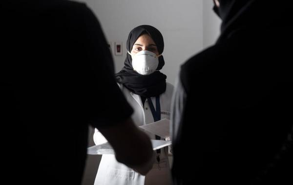مصور سعودي يسلط الضوء على معاناة الطاقم الطبي في زمن كورونا