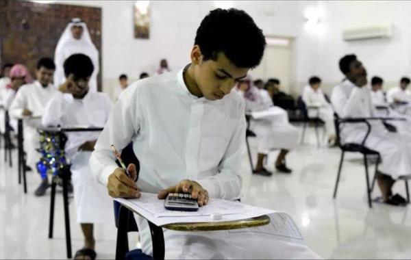 وزير التعليم السعودي يعلن استئناف الدراسة عن بُعد