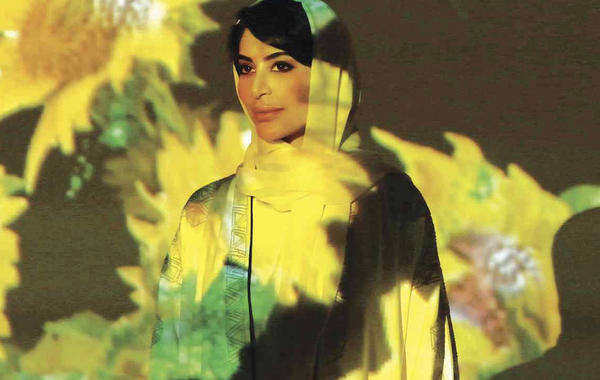 حياة المرأة الإماراتية بعين الفنّانة أشواق عبد الله