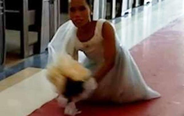 مشهد مؤثر لعروس بلا ساقين تتحدى الإعاقة في حفل زفافها