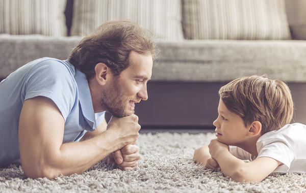 10 طرق لجعل زوجك يساعدك في تربية الأطفال