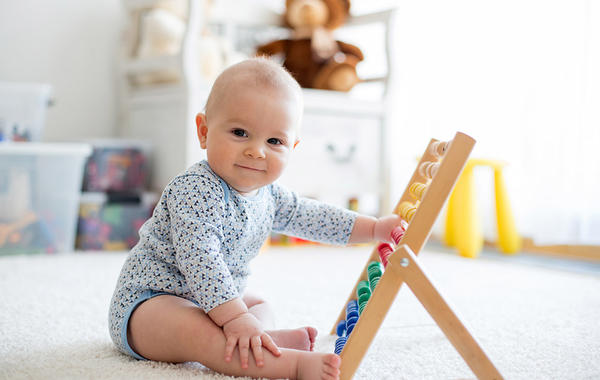 تطوير مهارات الطفل الرضيع