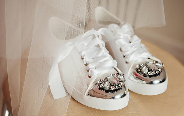 أحذية رياضية للعروس من وحي إطلالة درة زروق في زفافها