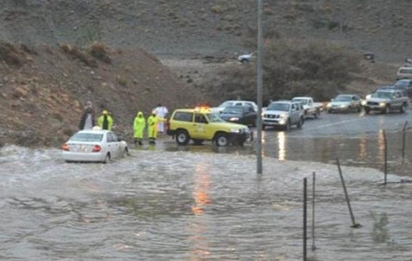 الدفاع المدني السعودي يدعو إلى الابتعاد عن هذه الأماكن أثناء هطول الأمطار