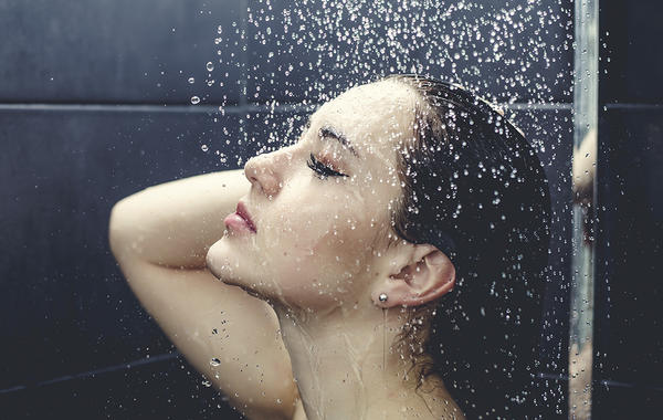 أضرار الاستحمام بالماء الساخن.. أثناء الحمل | مجلة سيدتي