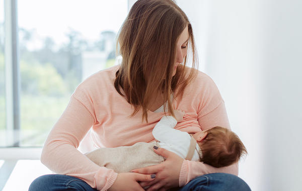 أهم 5 مشاكل للأمهات المرضعات وحلول سهلة