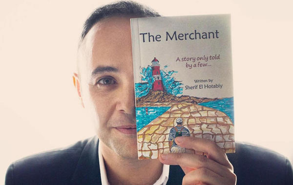 الروائي شريف الحطيبي  يهدي ملكة بريطانيا روايته الأولي The Merchant