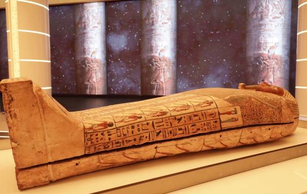 وصول تابوت فرعوني أثري للعرض بجناح مصر في إكسبو 2020 دبي