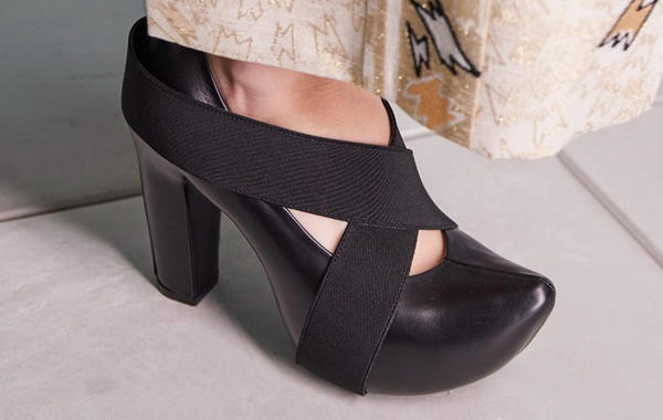 حذاء باللون الأسود من Louis Vuitton