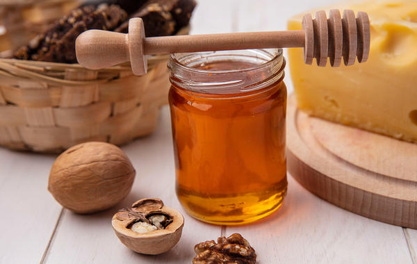  فوائد الجوز والعسل بالغة الأهمية للصحة