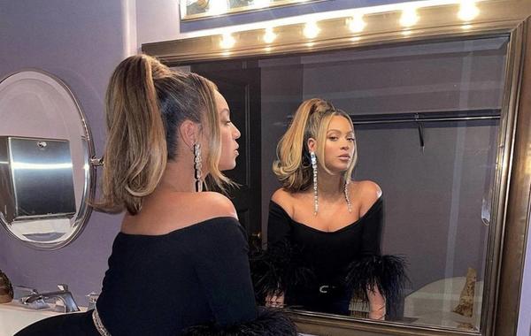 بيونسيه Beyoncé بأقراط كريستال متدلية ساحرة-الصورة من الانستغرام الخاص بها