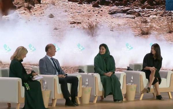 الأميرة ريما بنت بندر تكشف عن أهداف "السعودية الخضراء" خلال مشاركتها بالمنتدى