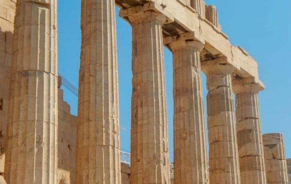 معبد يوناني - أعمدة على الطراز الدوري 
