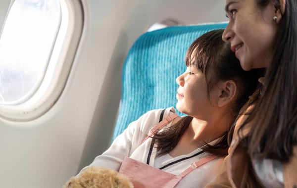 قواعد هامة لسفر الأطفال على متن الطائرة