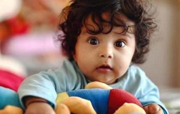 صورة لطفل يمر بمرحلة الفطام