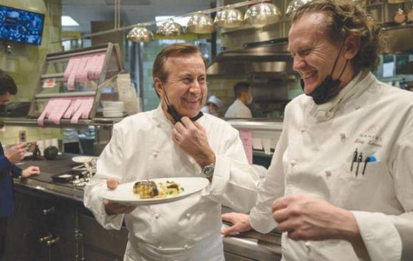 منح لقب أفضل صاحب مطعم في العالم لطاه فرنسي في نيويورك