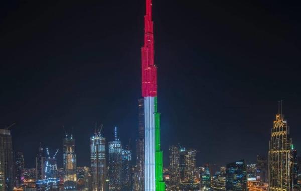 برج خليفة يتزين بعلم الإمارات