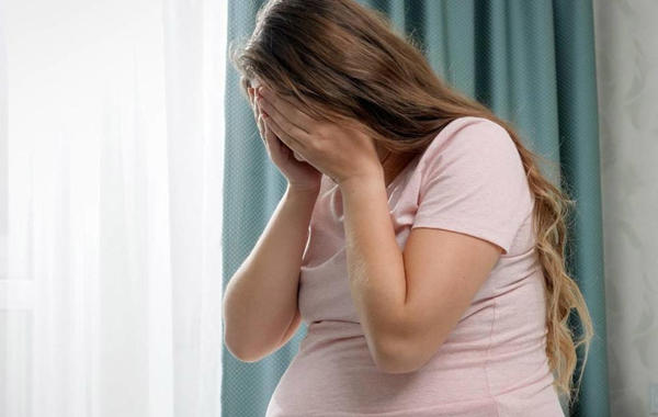 ماذا يحدث للجنين عندما تبكي المرأة الحامل؟ 