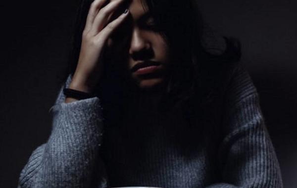 علاج الاكتئاب في المنزل بـ7 أساليب فعّالة