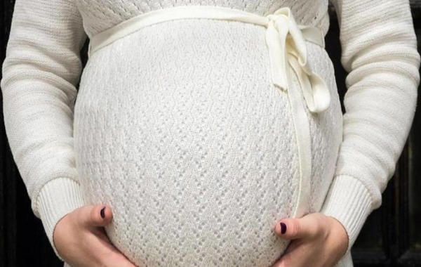 صورة لحامل تعاني من علامات التمدد