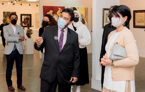 الشيخة هلا بنت محمد تفتتح معرض جمعية البحرين للفن "50 عام"