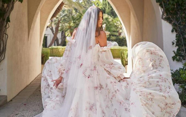 صيحات طرحات فساتين الزفاف لعروس 2021
