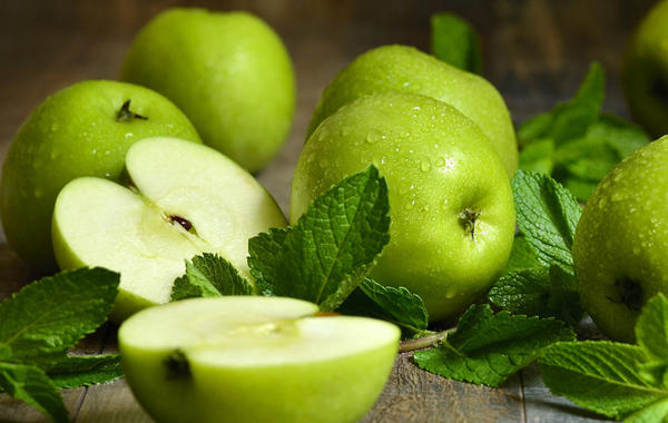 فوائد التفاح الأخضر للنساء في تقوية المناعة والوقاية من السكري