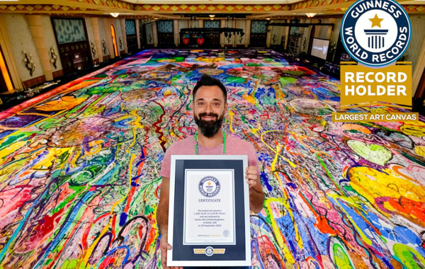 أكبر لوحة قماشية فنية في العالم في دبي