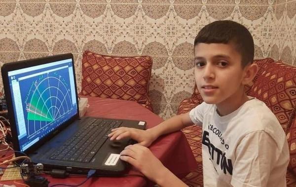 طفل مغربي يخترع كمامة للمستقبل