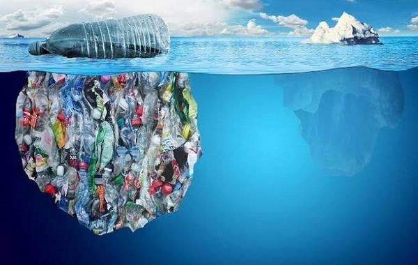 علماء يحذرون من خطورة البلاستيك على الإنسان والبيئة