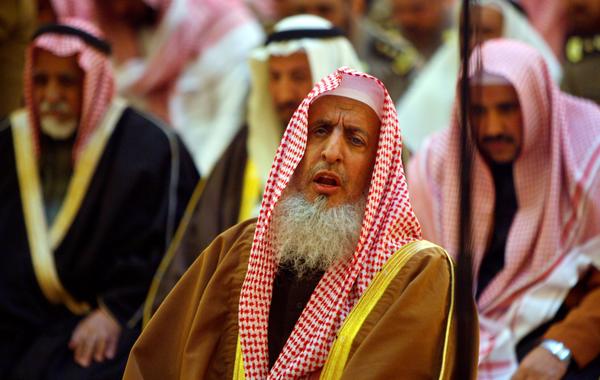 مفتي عام السعودية يوصي بالتهنئة "عن بعد" في عيد الفطر المبارك