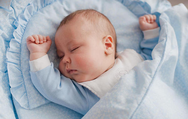 طرق تساعد  الرضيع على النوم طوال الليل 