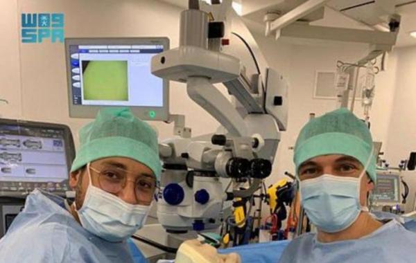 طبيب سعودي يعيد البصر لمريض فرنسي بطريقة مبتكرة