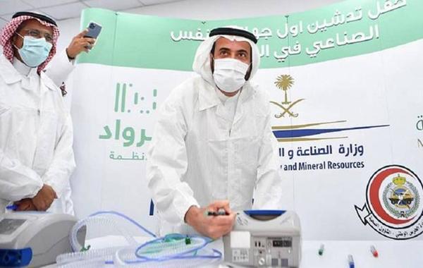 بالصور.. تدشين أول جهاز تنفس صناعي بمواصفات عالمية صنع في السعودية