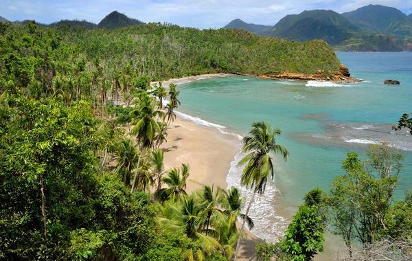 رحلة رومانسية إلى شواطئ دومينيكا المنعزلة