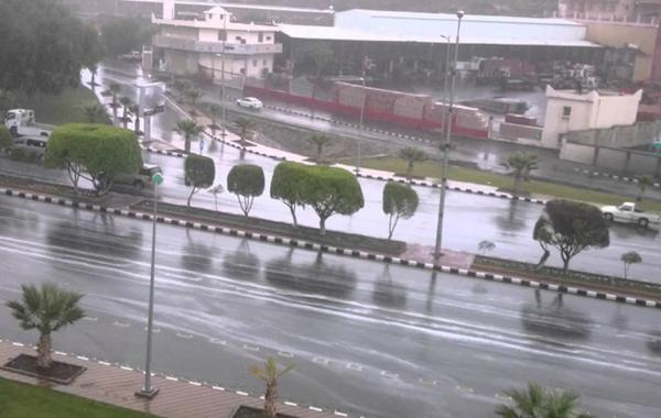 المركز الوطني للأرصاد: هطول أمطار غزيرة على منطقة عسير