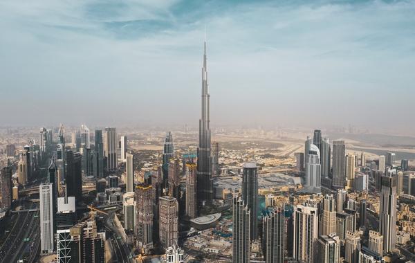الإمارات تمنح الإقامة الذهبية للأطباء المقيمين وعائلاتهم